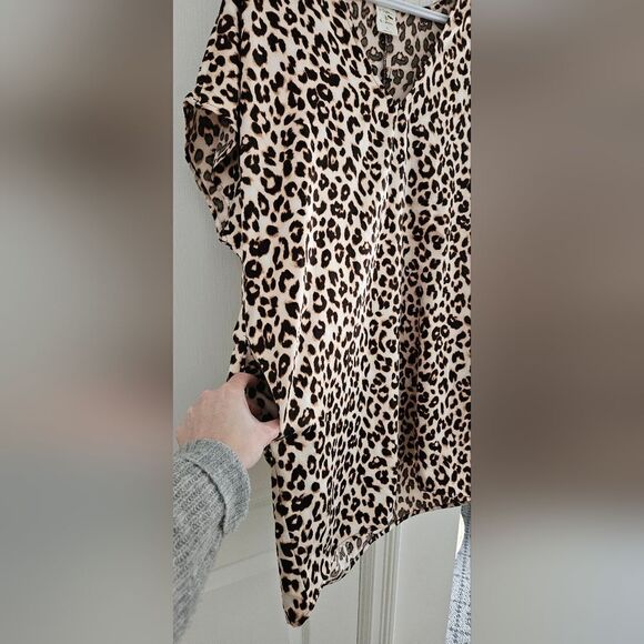 💝Satiny cheetah pocket dress / long top - Picture 3 of 4